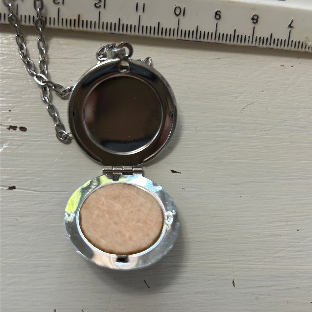 Silver Tone Leaf Diffuser Locket Necklace: Essent… - image 5